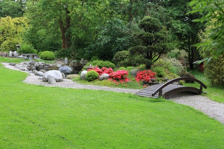 日本庭園における借景と枯山水の関係