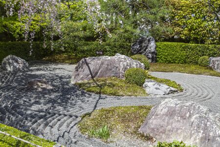 日本庭園で使われる石組の技術と哲学：自然を再現する石の世界